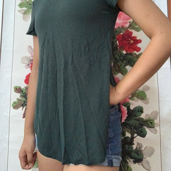 Wet Seal olive green tee with side slits - Picture 2 of 4
